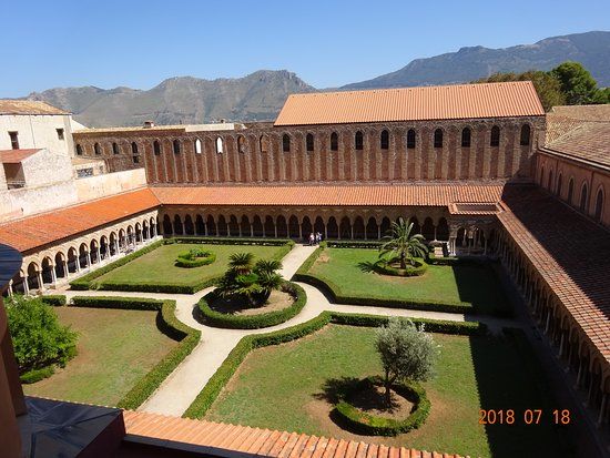 Chiostro dei Benedettini