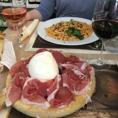 Enoteca Re Crudo