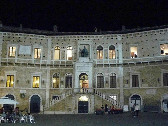 Pinacoteca civica