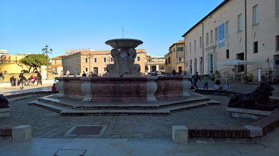 Palazzo del Duca e Fontana delle Anatre